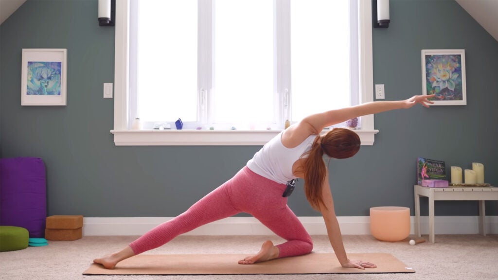Yoga matinal de 10 minutes pour se réveiller en faisant du yoga avec Kassandra