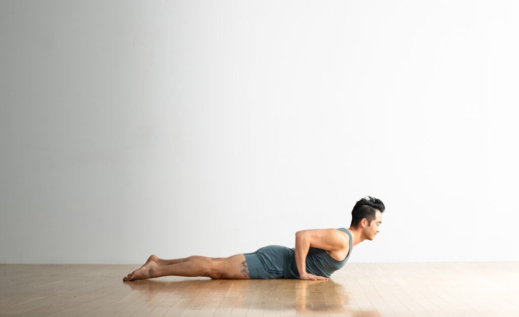 7 poses de yoga simples pour les douleurs lombaires